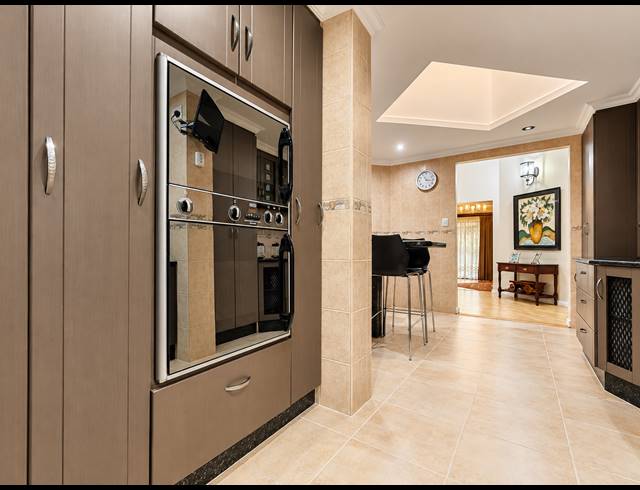 6 BEDROOM HOUSE FOR SALE IN THREE RIVERS